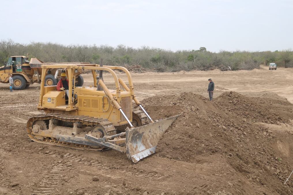 Los trabajos apuntan a reforzar el muro de contención en la zona de Pozo Hondo, previendo la nueva riada. Foto: Gentileza