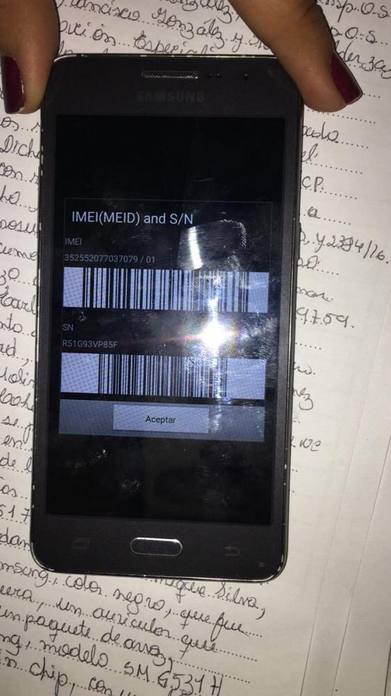Celular hallado dentro de un televisor plasma. Foto: Willian Dominguez ?@wilianDominguez 