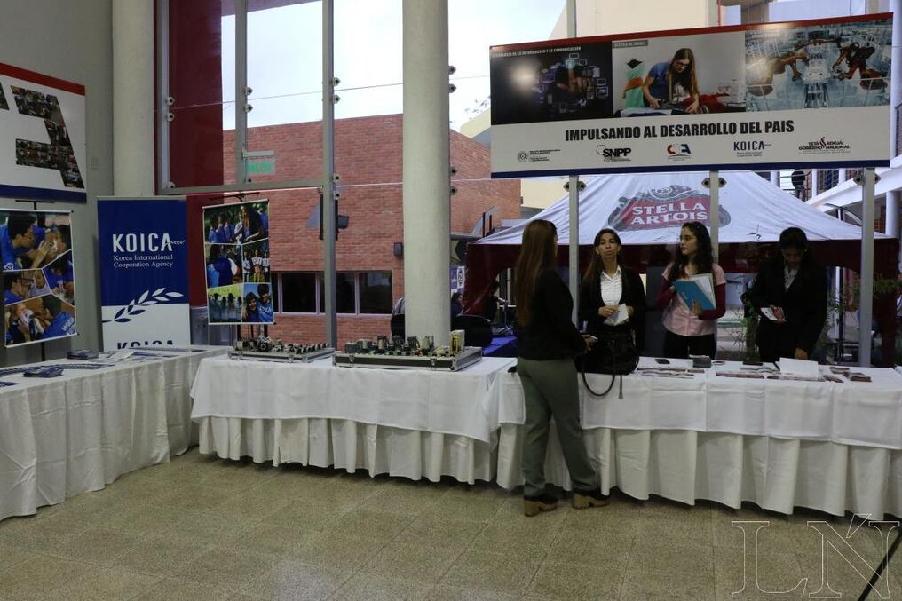 La feria expone los trabajos de los alumnos del CTA y tiene conferencias de muy buen nivel. 