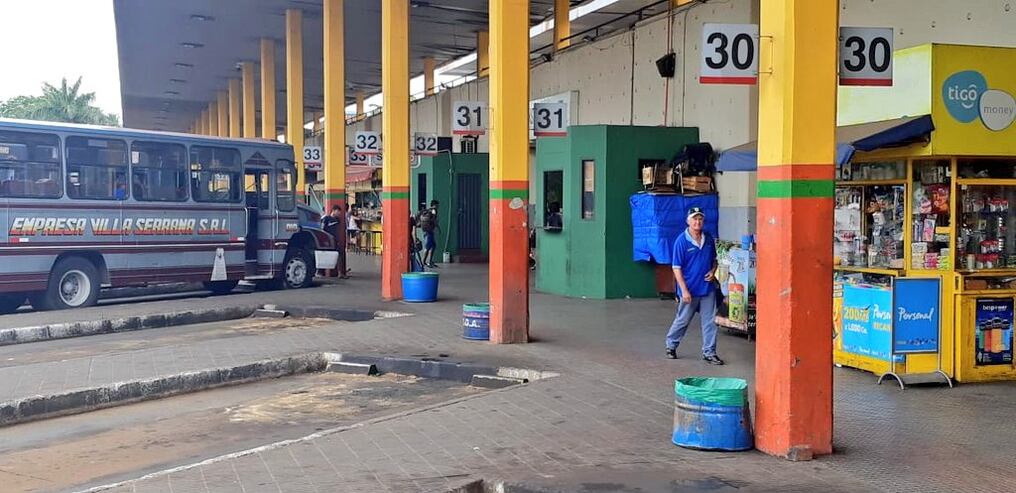 Ambiente tranquilo en la Terminal de Ómnibus de Asunción luego de acto central en Caacupé. Foto: Gentileza