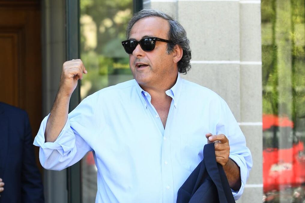 Platini fue sancionado en el caso del pago controvertido de 1,8 millones de euros por parte de Joseph Blatter, expresidente de la FIFA, sobre la base de un contrato oral.