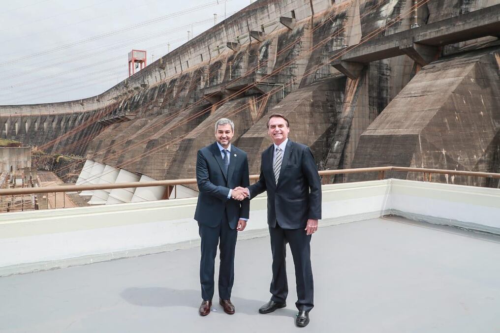 El presidente de la República, Mario Abdo Benítez, junto a su par brasileño, Jair Bolsonaro, en Itaipú. Foto: Gentileza