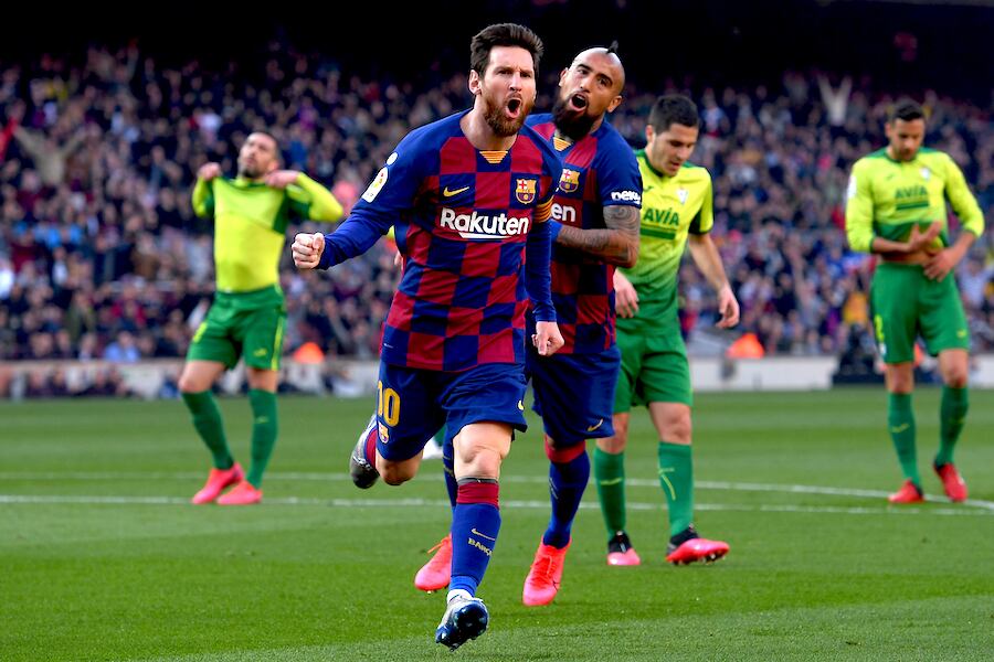 El astro argentino Lionel Messi asombró ante Eibar con sus cuatro goles y se aleja como artillero de La Liga.
