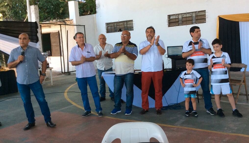 El actual presidente Jorge Cáceres (Izq.) junto a miembros de su Comisión Directiva. FOTO: Prensa Club Tacuary
