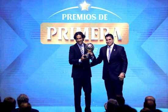 Roque Santa Cruz fue la estrella de la noche, adjudicándose la mayoría de los premios.FOTO: GENTILEZA