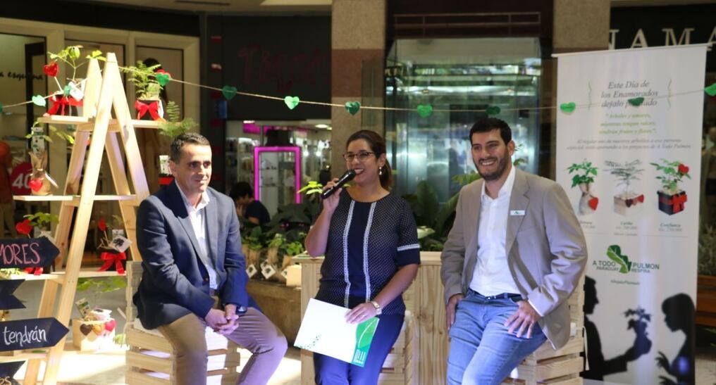 En el lanzamiento estuvieron presentes Cristina Maciel, reconocida periodista, Jorge Peña, propietario de la agencia Fusión, directivos y funcionarios del Shopping del Sol y de A Todo Pulmón.