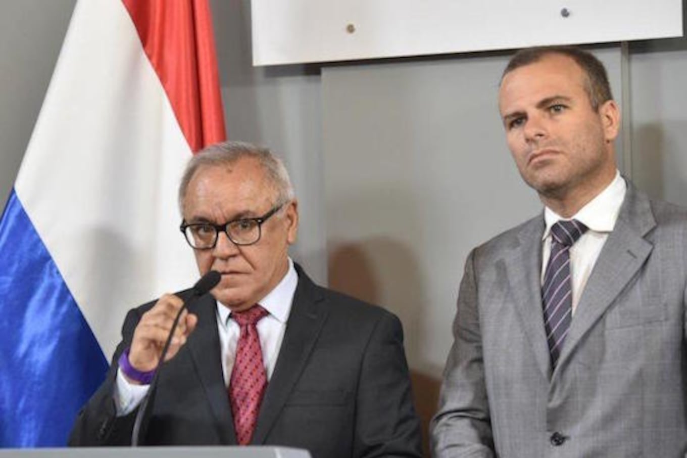 Horacio Torres (Izq.), presidente del Indert, y Enrique Gómez de la Fuente, ex director del ente en la Región Occidental del Chaco, hoy imputado por cohecho pasivo.