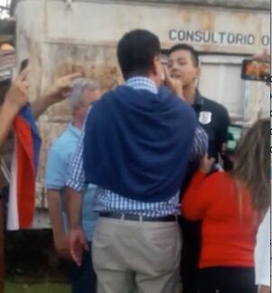 También Efraín Alegre increpó al joven oficial.