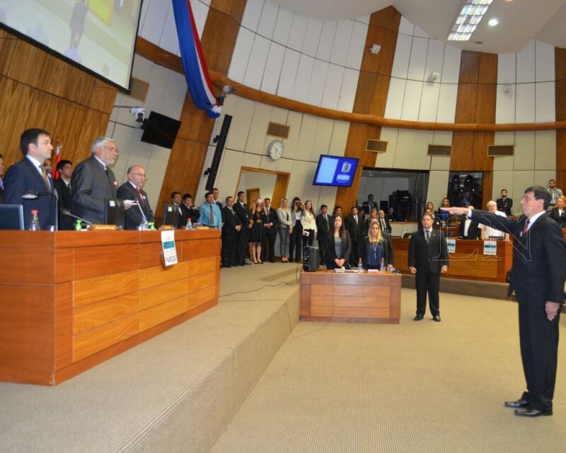 Ricardo Peralta juró como senador en reemplazo de Marito. Foto: Gentileza.