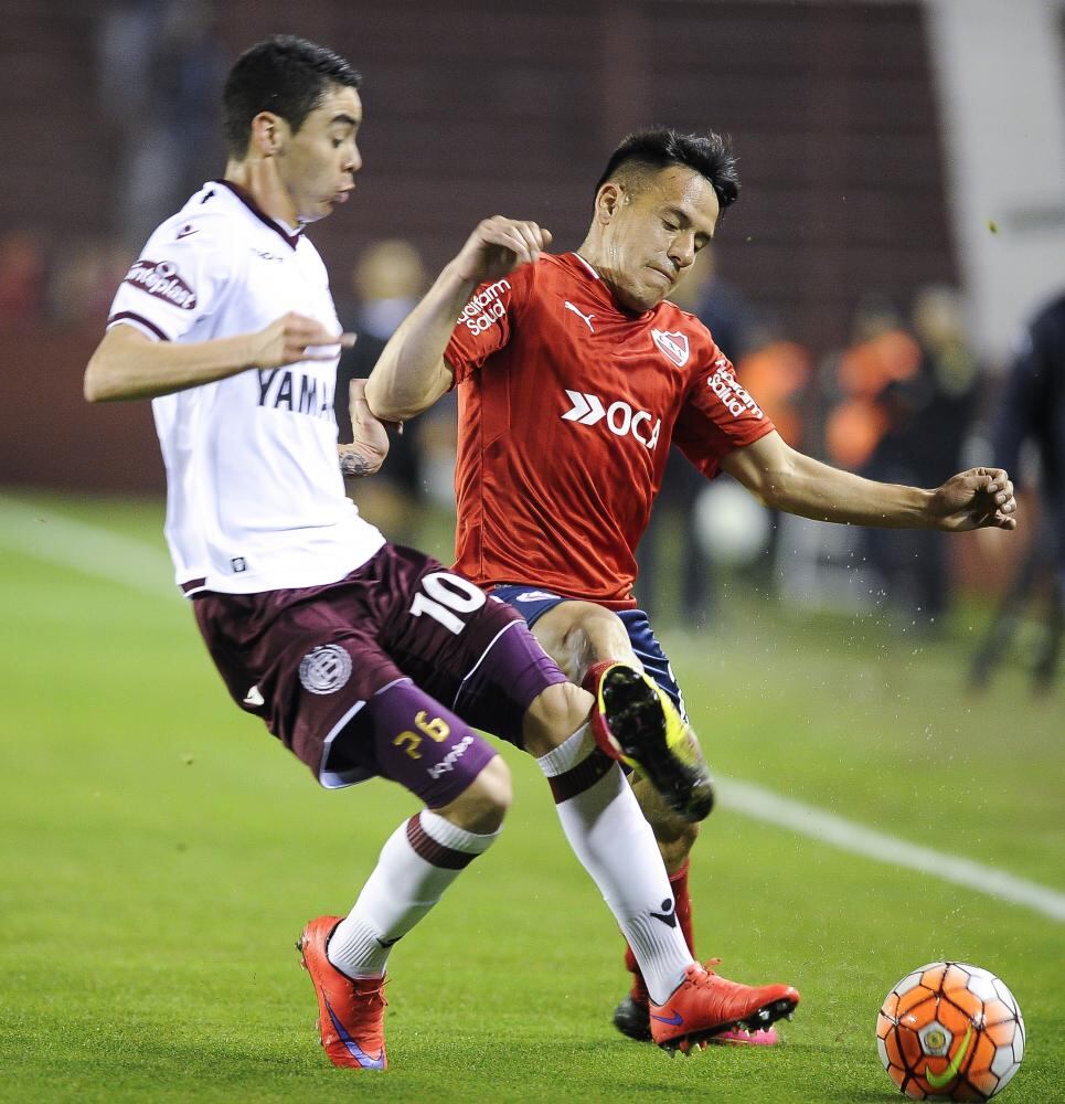Miguel Almirón es figura en Lanús, en este mismo club también está Brian Montenegro.