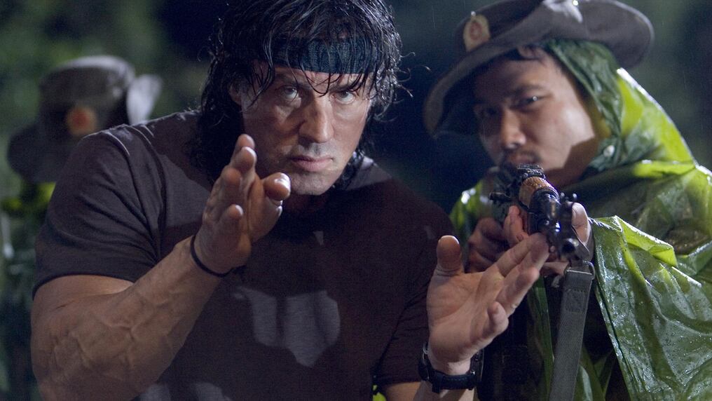 “Rambo V: Last Blood” se estrenará en los cines en el otoño (boreal) de 2019. El guion fue escrito por Matthew Cirulnik y el propio Stallone, quien vuelve a vestir la tradicional camiseta “musculosa” del famoso personaje.