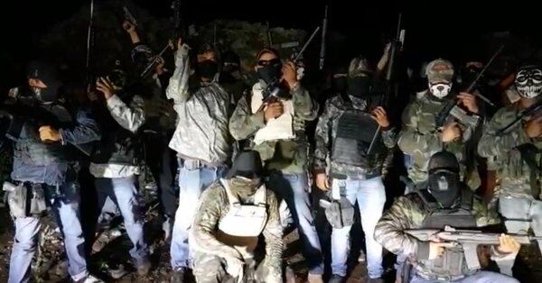 Presuntos integrantes del Cartel Jalisco Nueva Generación (CJNG) se dirigieron este jueves por medio de un video a ciudadanos de Oaxaca de Juárez, sus agencias y municipios conurbados: en él avisan que ‘ya están aquí’.  Foto: www.nvinoticias.com/