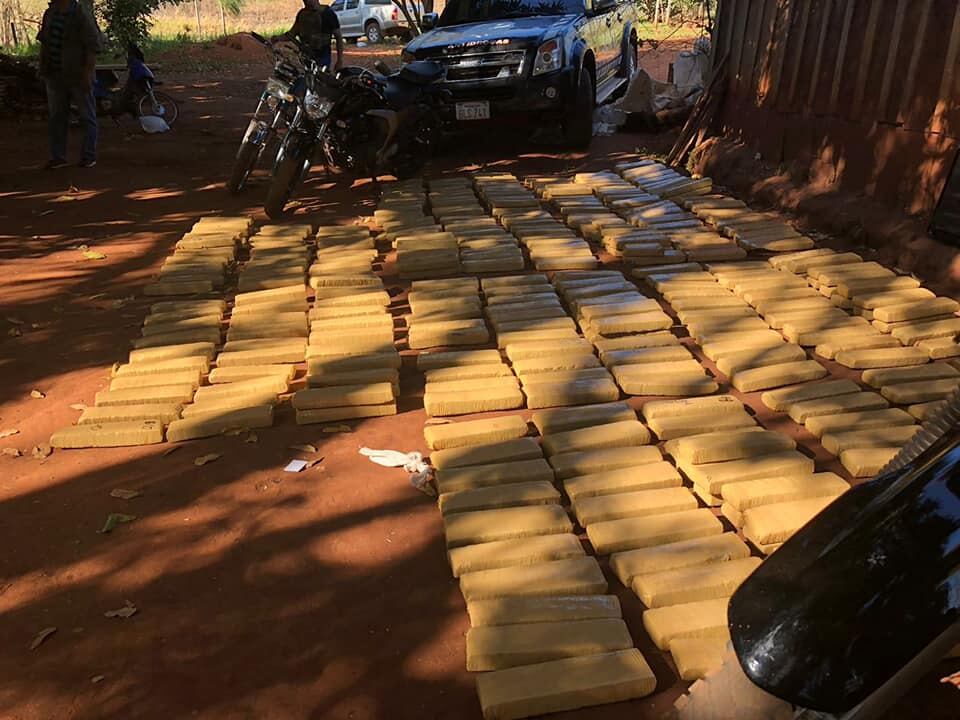 Se incautó 342 kilogramos de supuesta marihuana prensada, distribuidas en 372 panes. Foto: Gentileza.