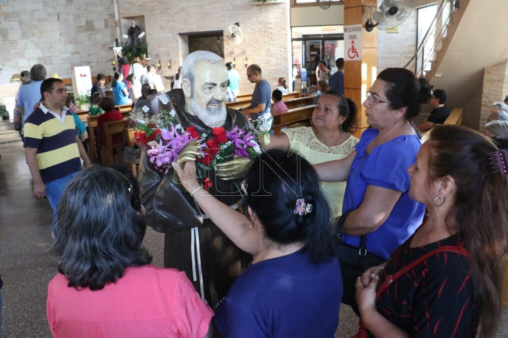 Católicos honran a San Pío Pietrelcina con misa y procesión. Foto: Pánfilo Leguizamón.