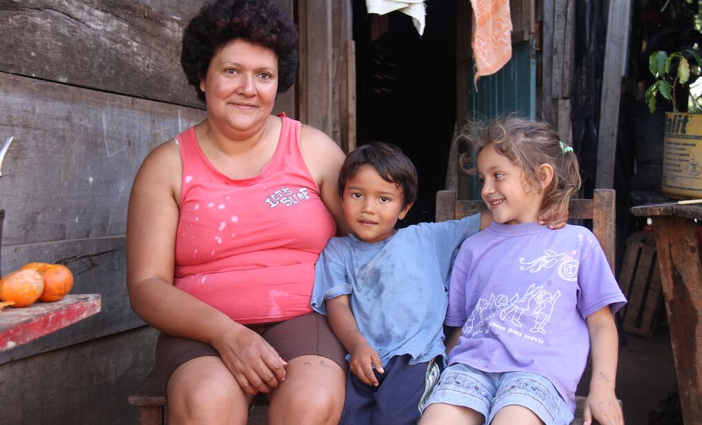 El gobierno busca garantizar que niños y adolescentes accedan a una alimentación adecuada.