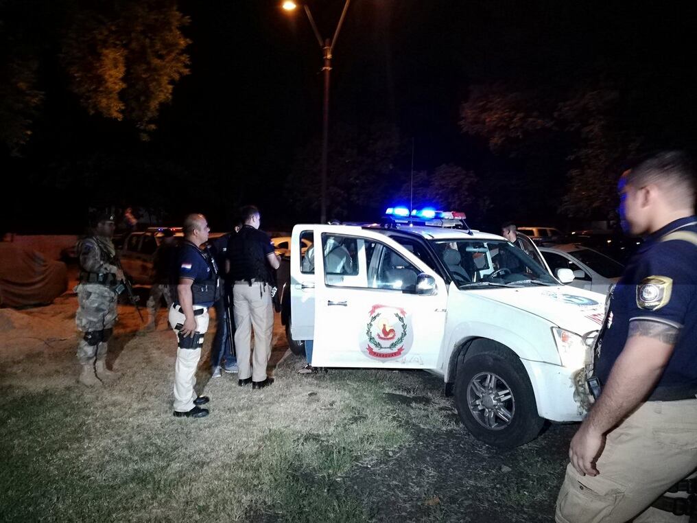Momento en que Blanca Rosa González llegaba a la comisaría de mujeres. Foto: 970 AM