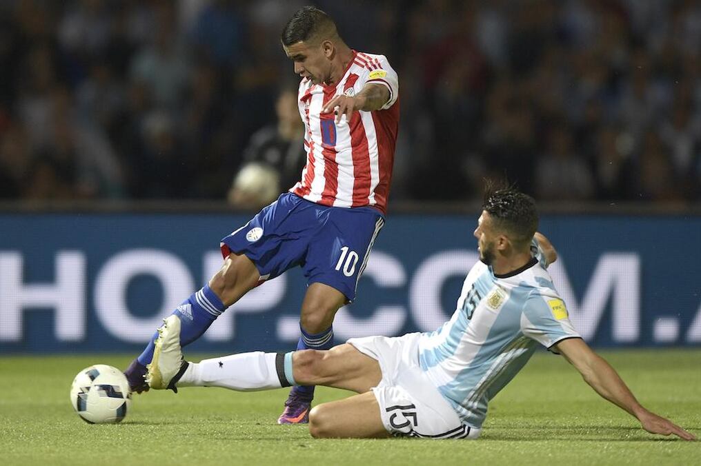 51 años después de medirse por primera vez con Argentina a domicilio en la competición preliminar mundialista, Paraguay ganó al fin fuera de casa a su adversario. afp.