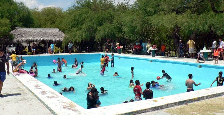 La otitis externa es una inflamación que afecta a la piel de la parte externa del oído y su aparición se relaciona directamente con el baño en playas o piscinas.
