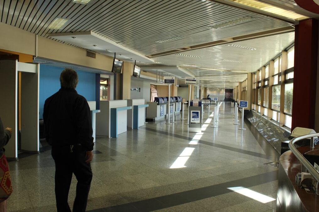 Denunciaron pedido de coima en el aeropuerto Silvio Pettirossi. El funcionario es de la Dinac.