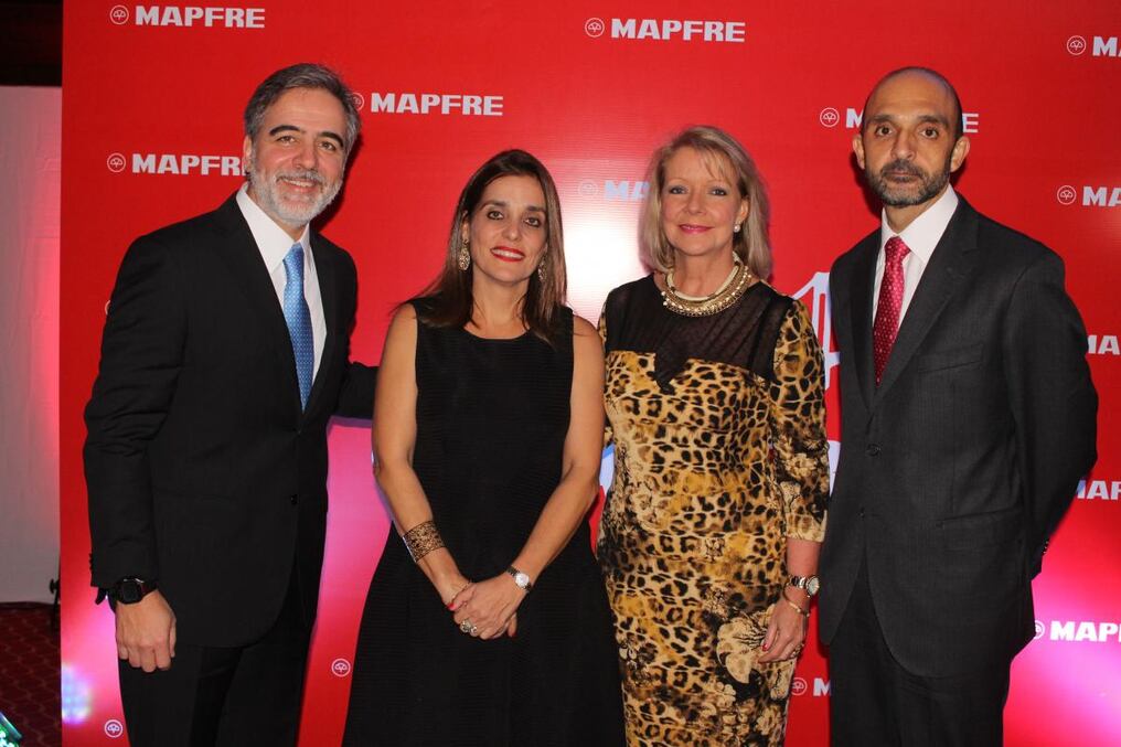 Marcos Ferreira; la flamante gerente general de Mapfre Paraguay, Pierina Pumarol; Zaida Gabas de Requena y Aristóbulo Bausela.