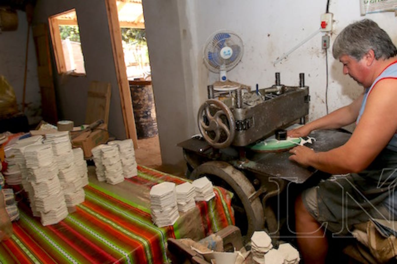 Luego se procede al corte de los variados moldes.
