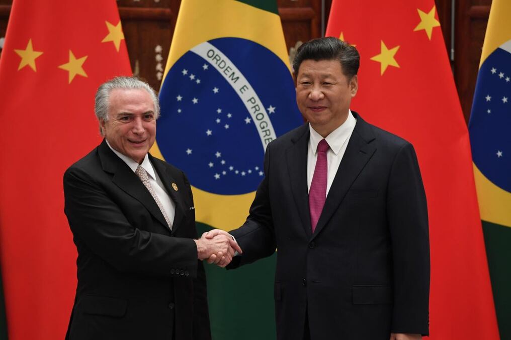 A su llegada a Hangzhou, Temer se reunió con el presidente chino Xi Jinping, que le recibió calificándole de viejo amigo.