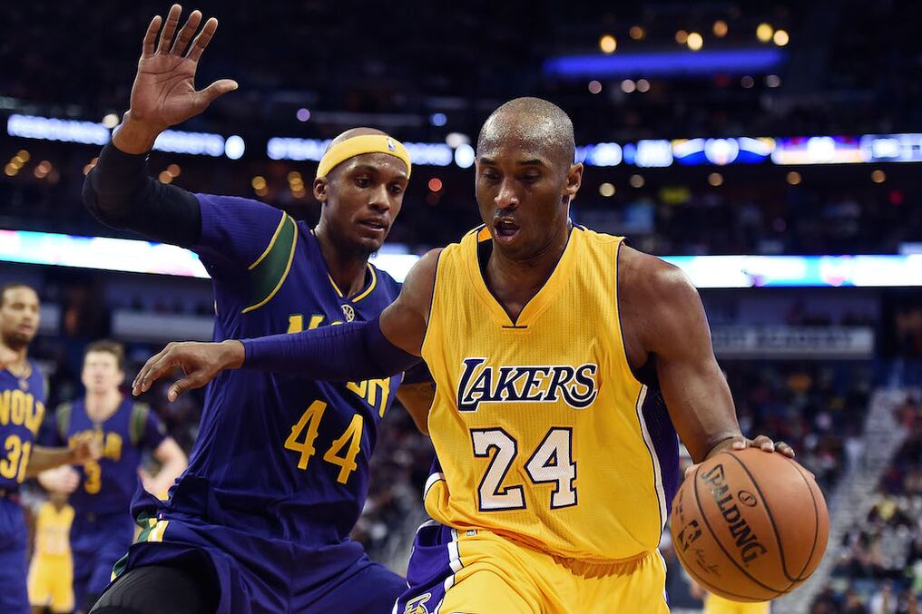 Cinco veces campeón de la NBA, Bryant  se convertirá en el décimo jugador de los Lakers al que se le retirará el número.