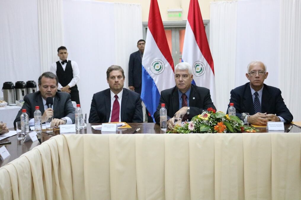 El ministro Arnoldo Wiens afirmó que la instalación de esta mesa permitirá una cohesión de todos los actores a fin de lograr el ordenamiento del sector. Foto: MOPC