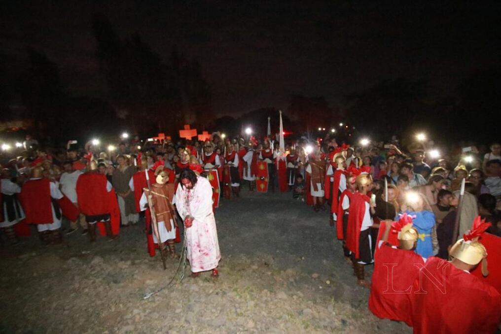 Los actores son del elenco Kurusu Rapykuere y sus integrantes son todos del barrio Cañadita de Ñemby. Foto: Pánfilo Leguizamón.