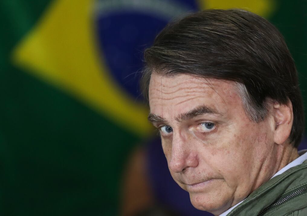 El candidato presidencial de derecha de Brasil para el Partido Liberal Social (PSL), Jair Bolsonaro vota durante las elecciones de desempate, en Río de Janeiro, Brasil, el 28 de octubre de 2018. Foto: RICARDO MORAES / POOL / AFP.