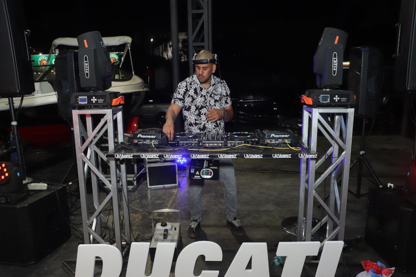 Dj Álvarez musicalizó la noche de Ducati.