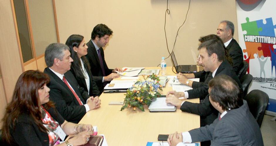 Aspecto de la reunión realizada hoy para analizar el proyecto.