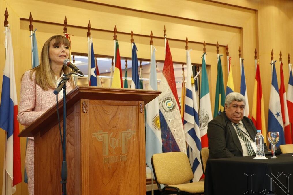 Carla Bacigalupo en compañía de Alfredo Estigarribia dieron la apertura al evento.