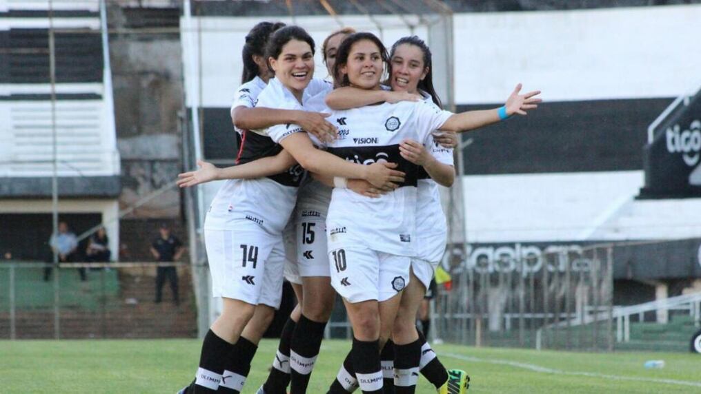 Con Jessica "Piraju" Martínez como goleadora, Olimpia está en las finales. Foto: Prensa Club Olimpia.
