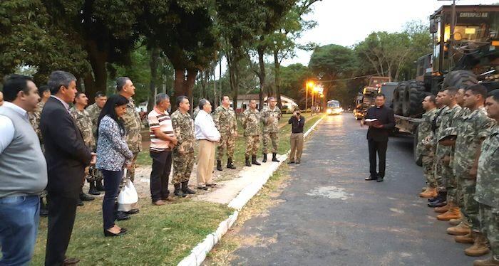 Personal y maquinarias, prestos a partir rumbo al remoto paraje del Chaco Boreal.
