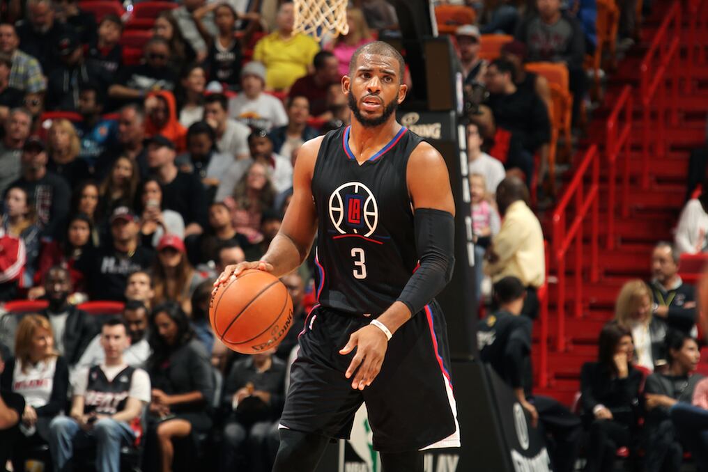 El armador Chris Paul añadió 14 puntos, seis rebotes y nueve asistencias, mientras que Jamal Crawford ayudó con otros 14 tantos.