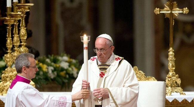 Papa fustigó a vendedores de armas durante el Vía Crucis