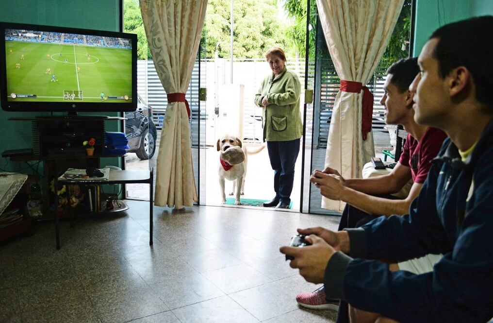 El infaltable tarde de Play con sus amigos del barrio.