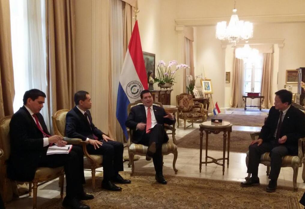 Japoneses interesados en carne paraguaya. Foto: Presidencia.