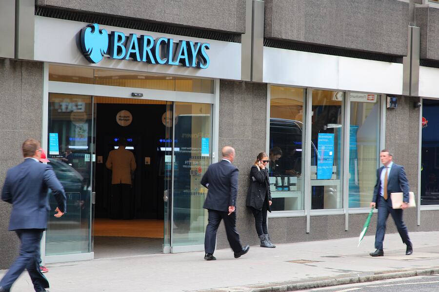 Tres ex ejecutivos de Barclays son absueltos de cargos de fraude.