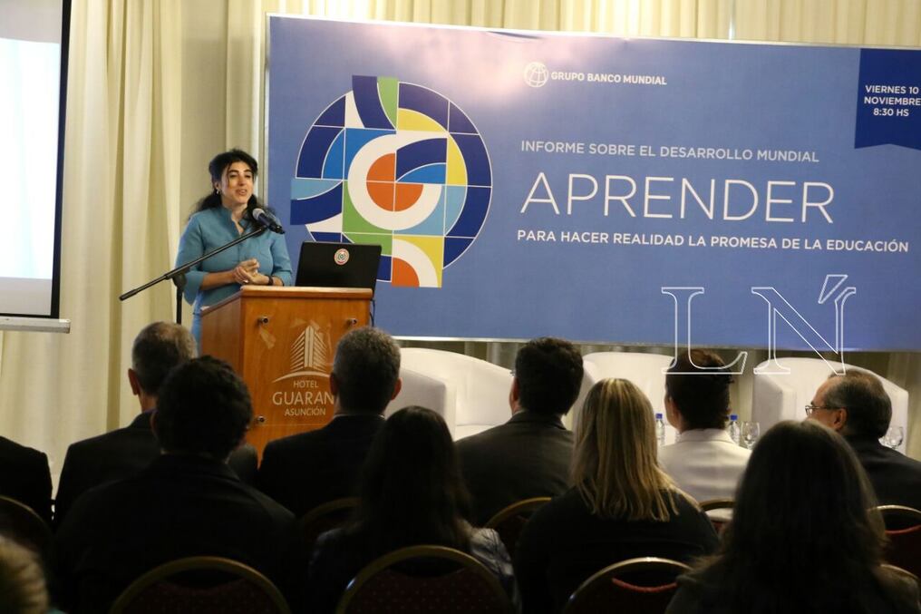 Posterior a la presentación, se desarrolló un panel debate sobre el futuro de la educación en Paraguay. FOTO: AGUSTÍN ACOSTA.