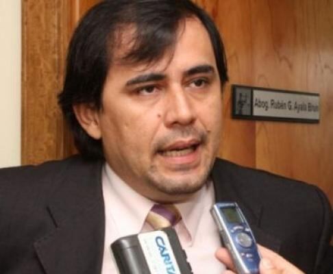 Rubén Ayala Brun, juez.