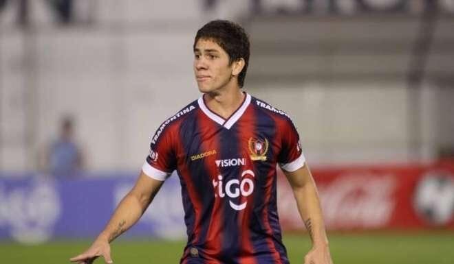 Danilo Ortiz amplió su contrato con Cerro, pero va cedido al Racing.