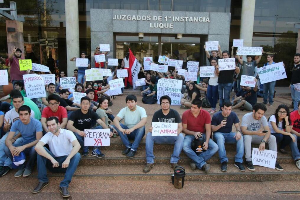 Varias facultades se solidarizaron con la causa de los estudiantes de Ingeniería. Foto: Agustín Acosta