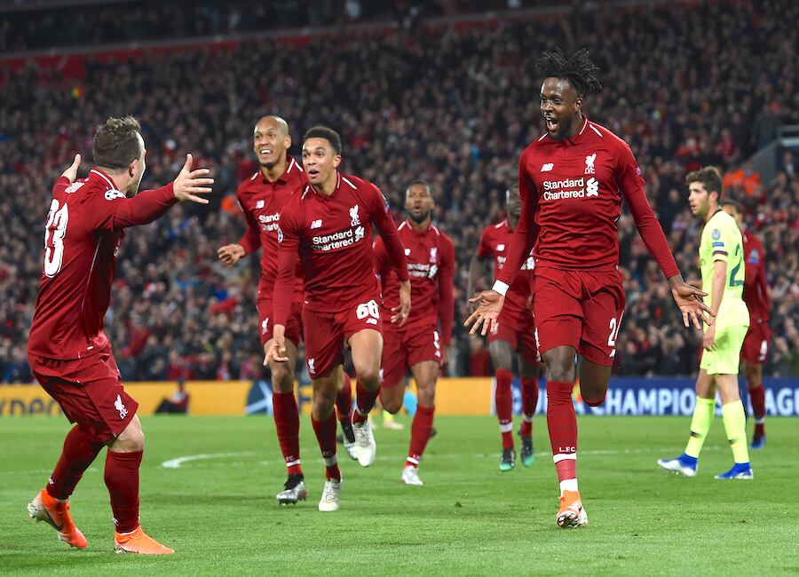 Jugadores de Liverpool festejaron cuatro goles que los ubicaron a la final de la Liga de Campeones.