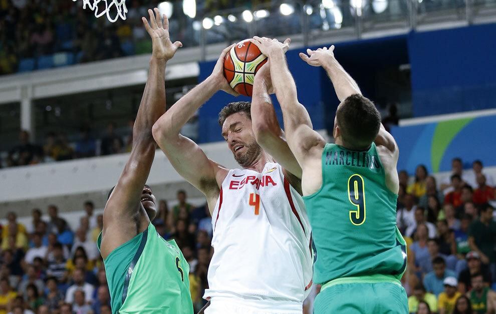 Brasil superó a España por un puntos en juego clave.
