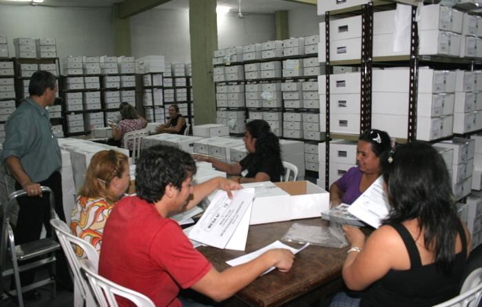 Las variaciones acumuladas desde el 2004 hasta octubre del 2016, indican que la inflación creció 87%, el salario público promedio 158% y el salario privado promedio solo 54%.