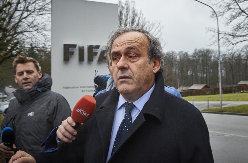 Platini presentará en su defensa una factura, a la que ha tenido acceso la AFP, relacionada con ese pago de 1,8 millones de euros. 