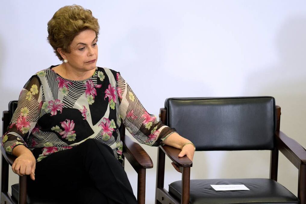 Dilma Rousseff prefiere que la silla del vicepresidente quede vacía y no tome el mando en época de crisis.