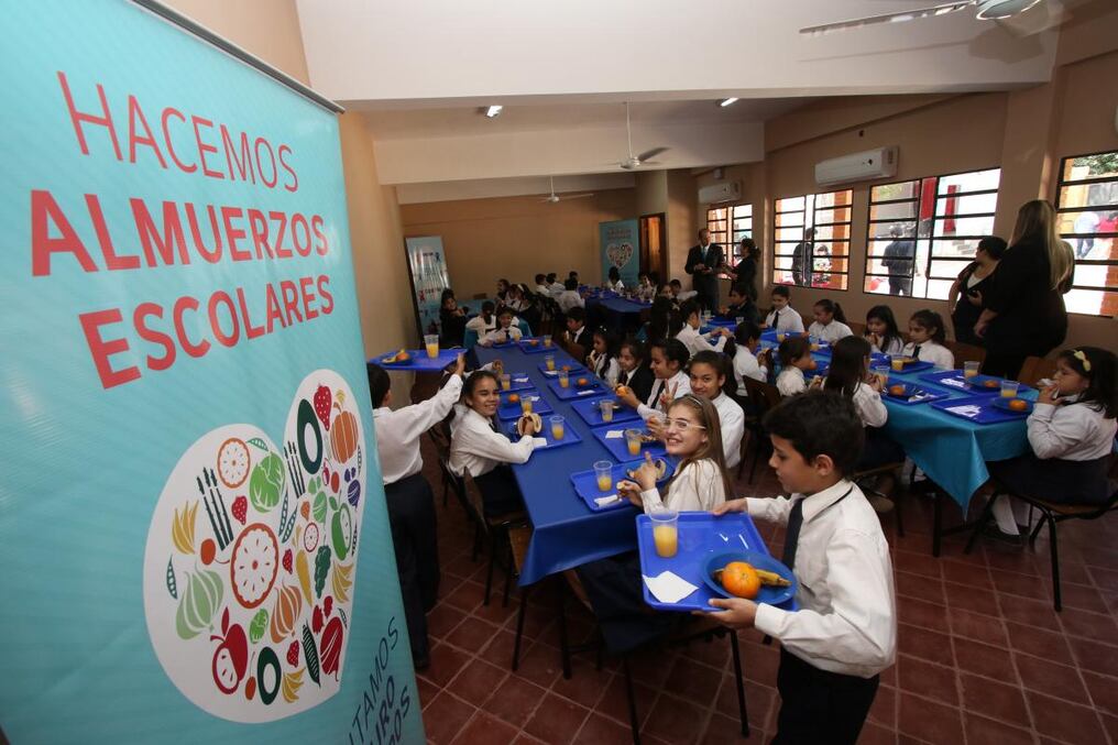 El fisco exhorta a los gobiernos departamentales priorizar los programas sensibles como los de alimentación escolar.
